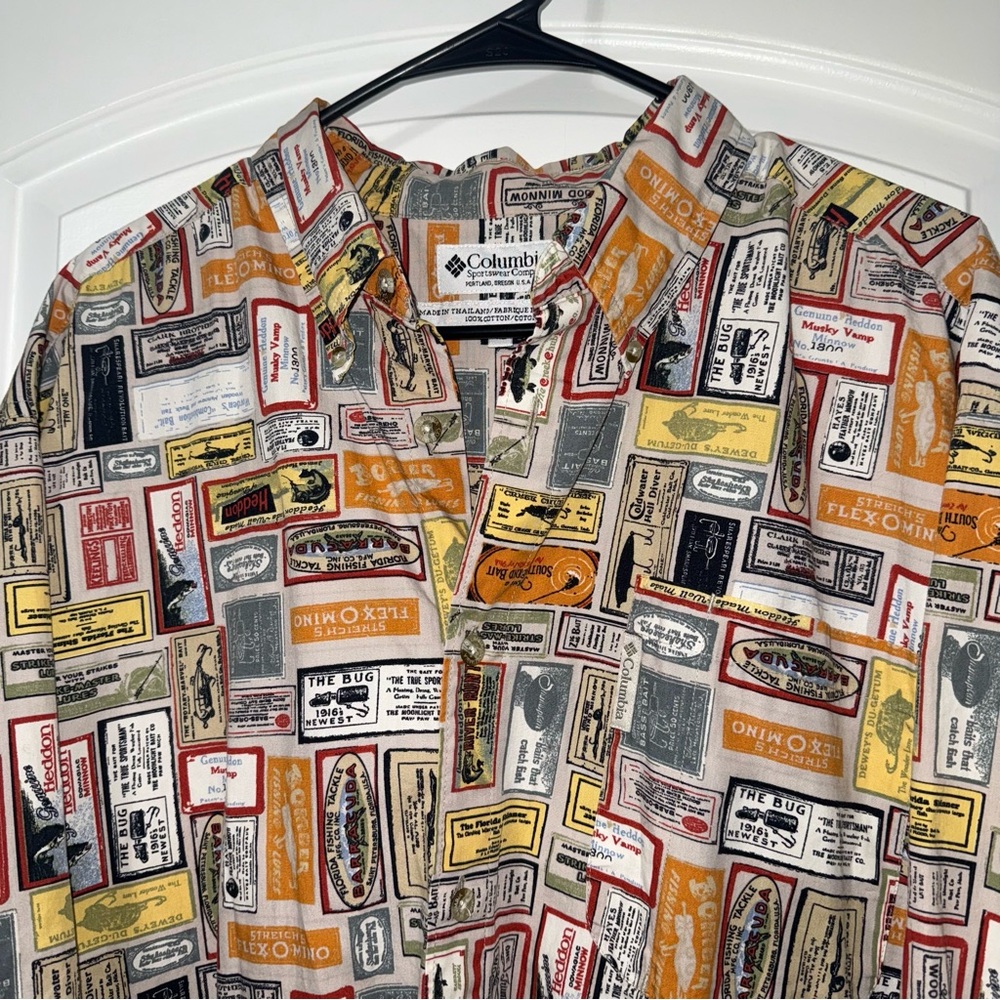 Vintage Columbia Short Sleeve Button Down Shirt Men’s Size XL Fishing Lure AOP
